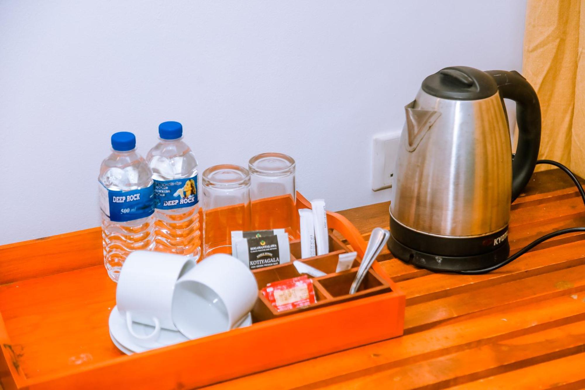 Surf Sea Breeze Hotel Мириса Екстериор снимка