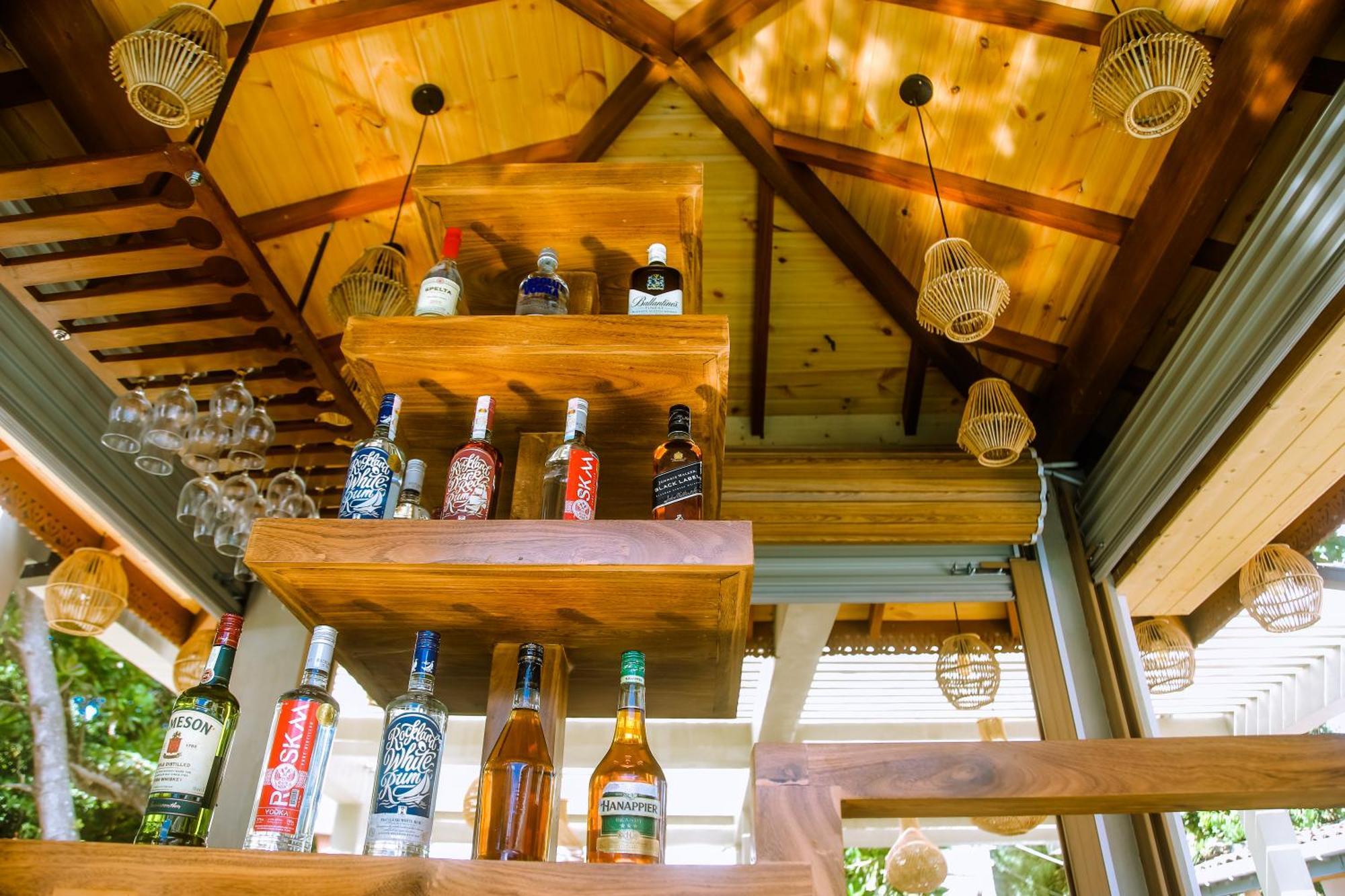 Surf Sea Breeze Hotel Мириса Екстериор снимка