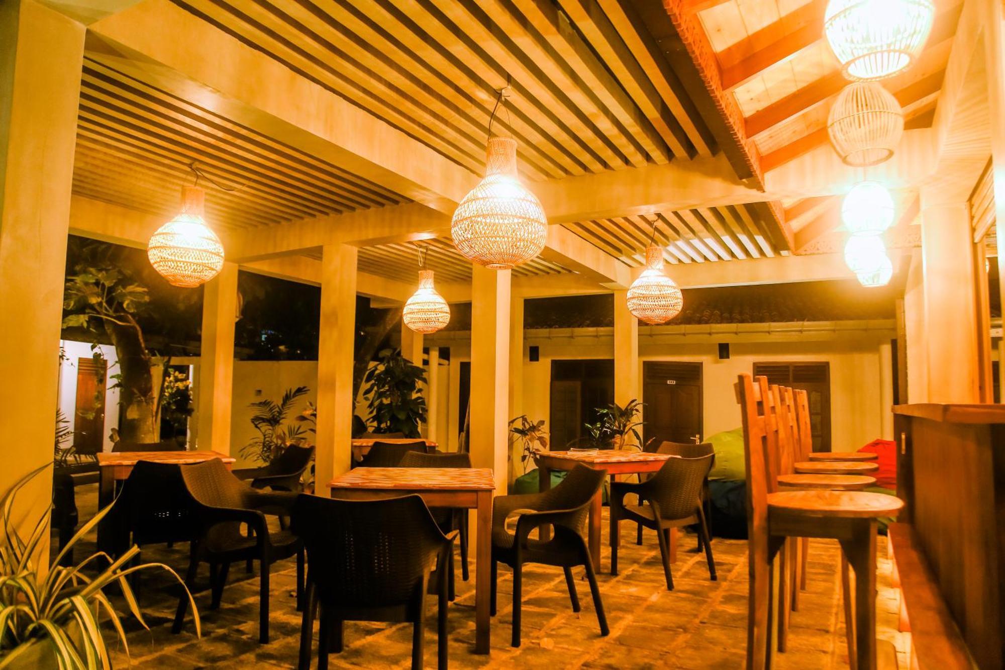 Surf Sea Breeze Hotel Мириса Екстериор снимка