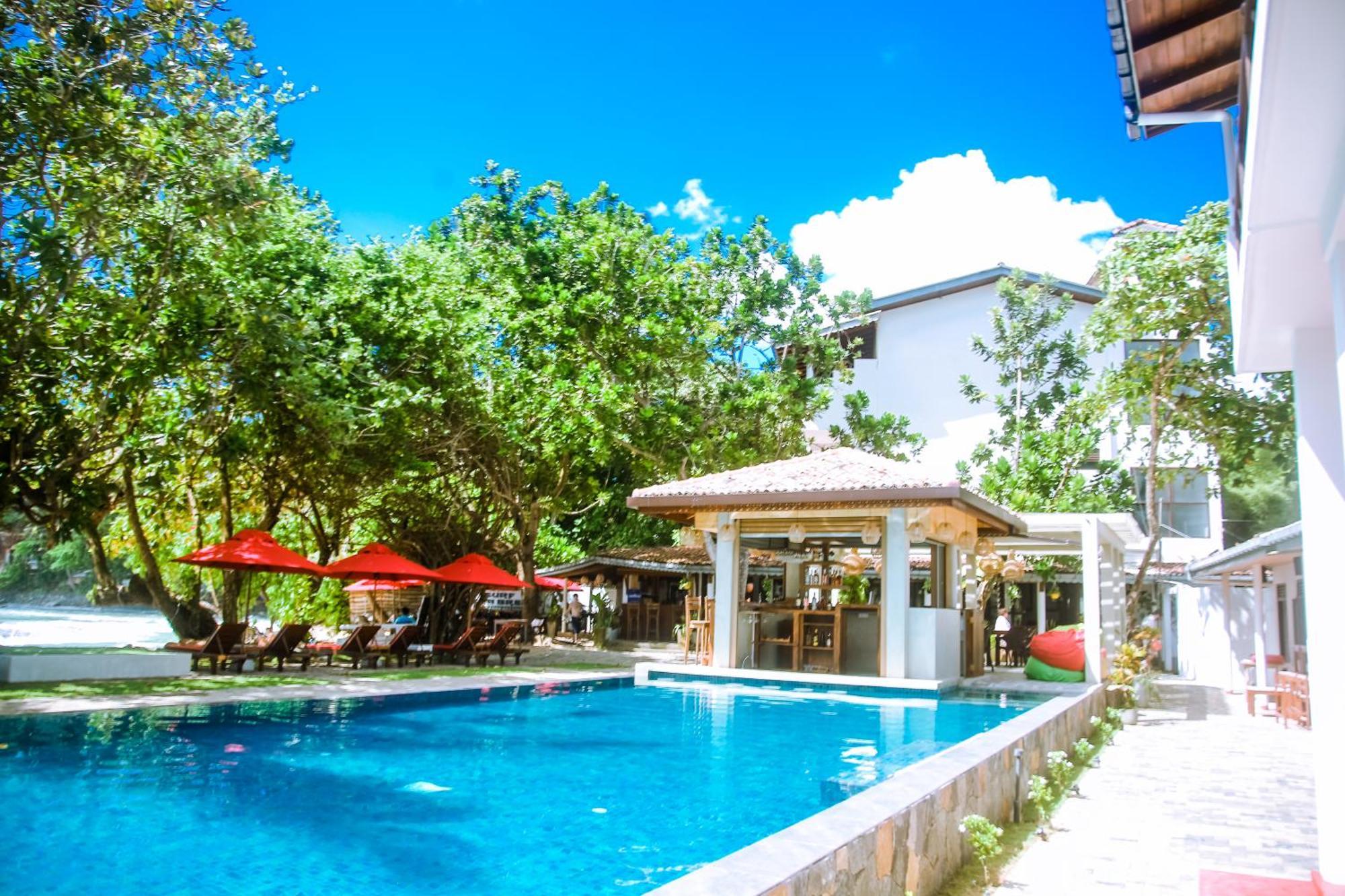 Surf Sea Breeze Hotel Мириса Екстериор снимка