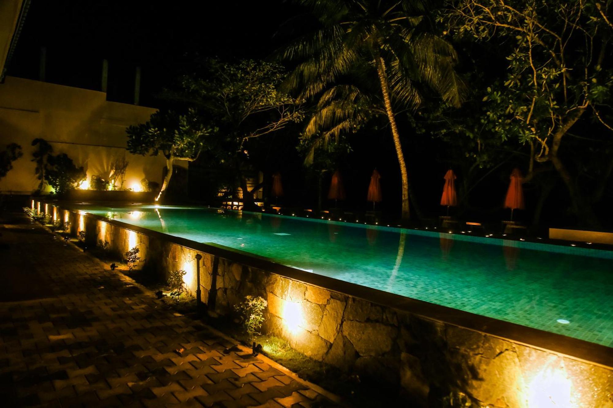 Surf Sea Breeze Hotel Мириса Екстериор снимка