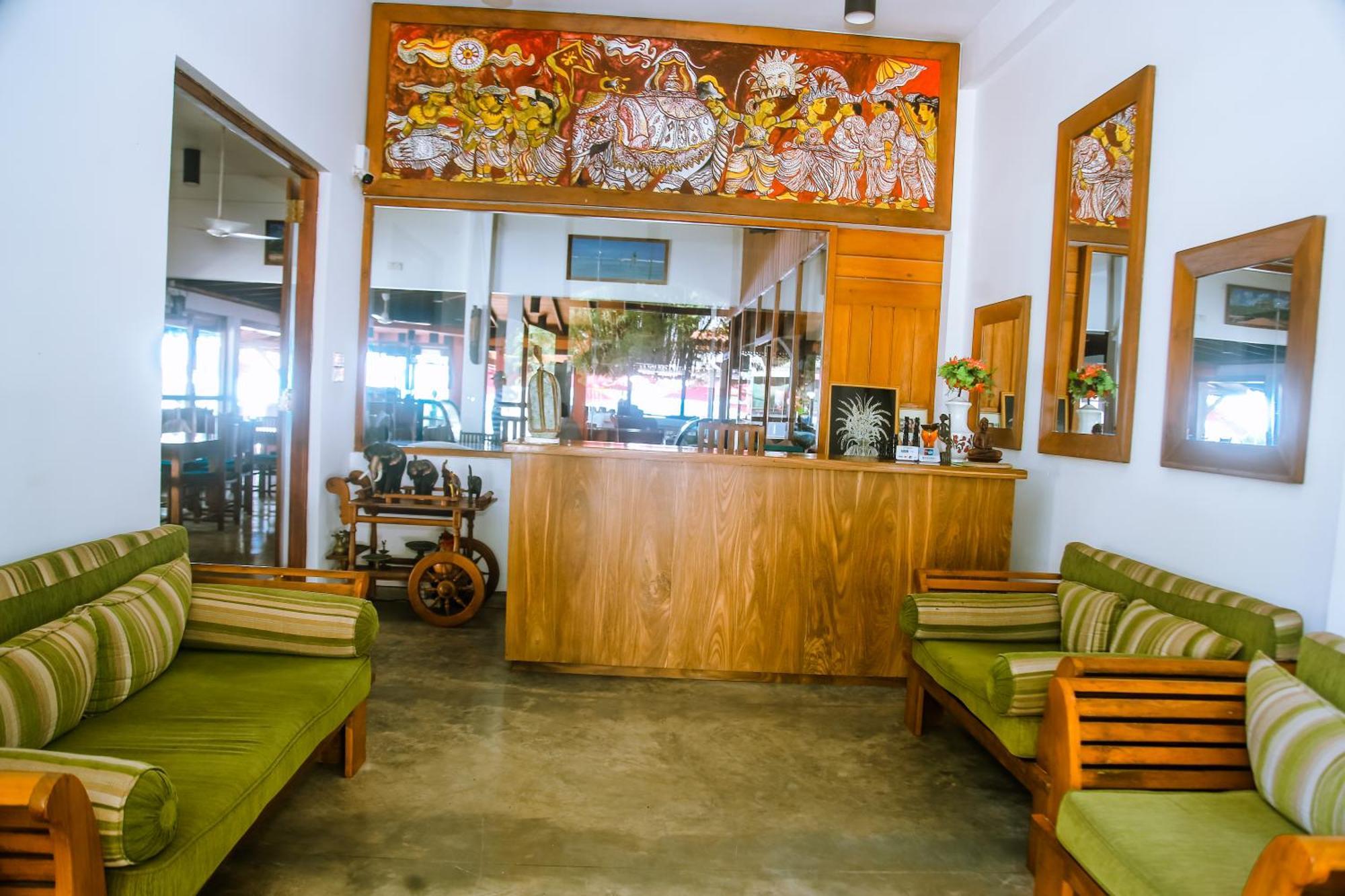 Surf Sea Breeze Hotel Мириса Екстериор снимка