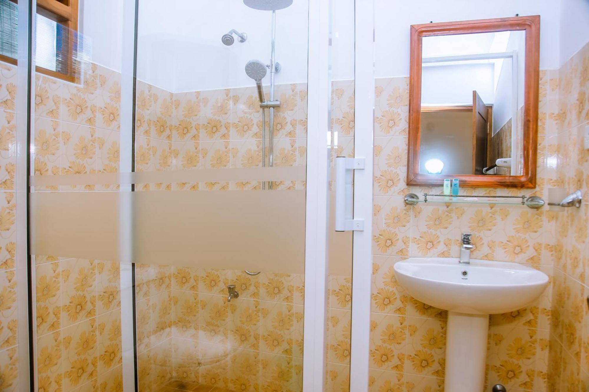 Surf Sea Breeze Hotel Мириса Екстериор снимка