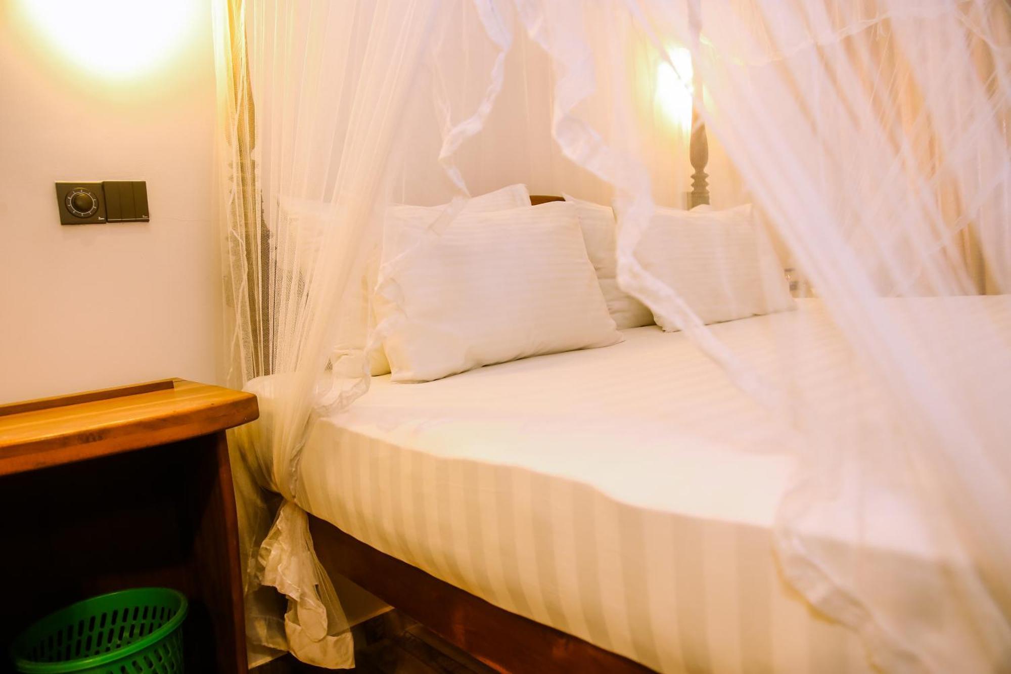Surf Sea Breeze Hotel Мириса Екстериор снимка