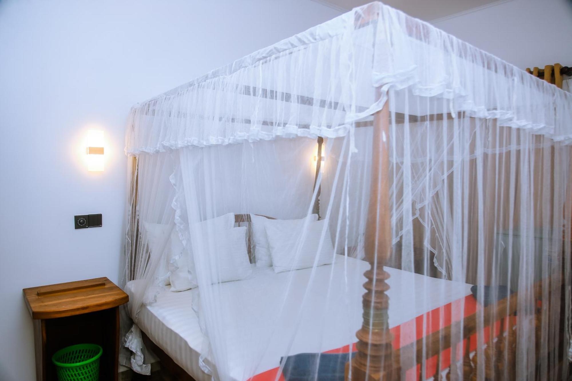 Surf Sea Breeze Hotel Мириса Екстериор снимка