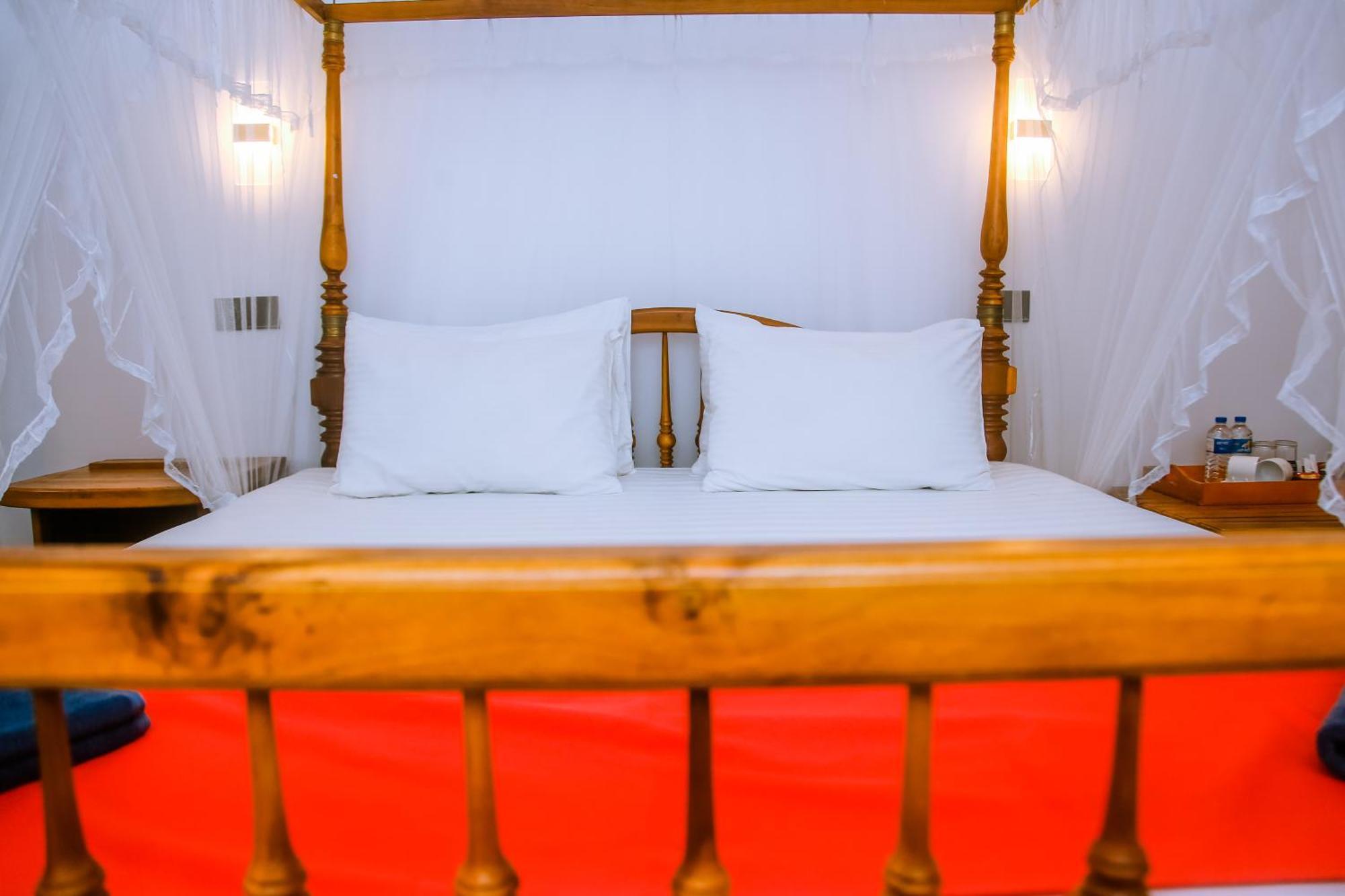 Surf Sea Breeze Hotel Мириса Екстериор снимка