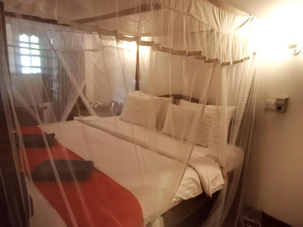 Surf Sea Breeze Hotel Мириса Екстериор снимка